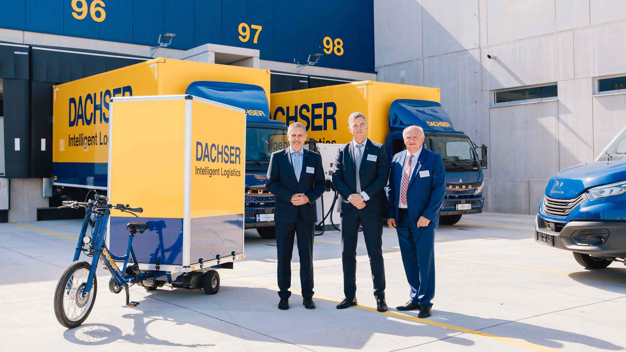 Von links: Günter Hirschbeck, Managing Director European Logistics DACHSER Austria; Peter Deutschbauer, Managing Director Air & Sea Logistics DACHSER Eastern Europa and Austria; und Ing. Ernst Wendl, Bürgermeister von Himberg.