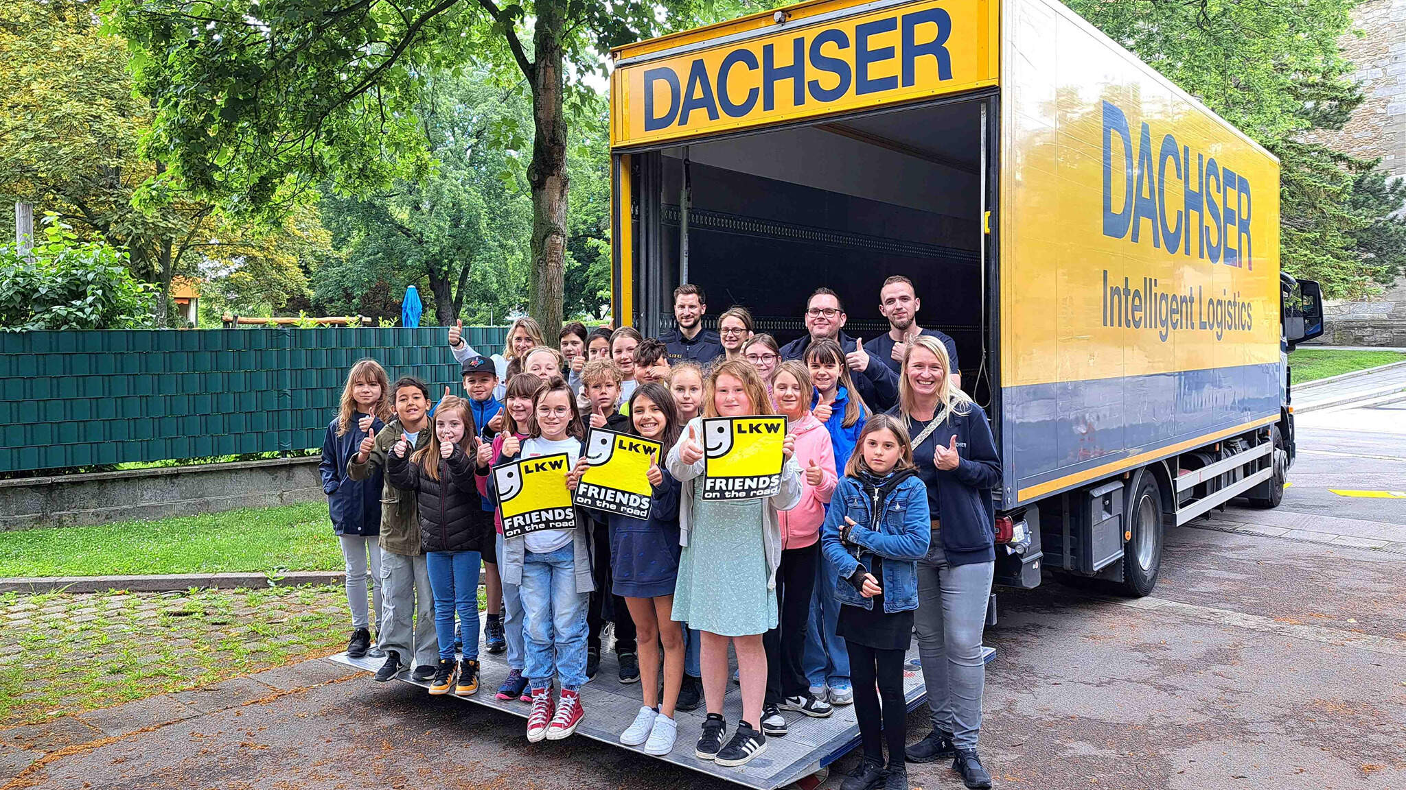 Der Workshop fand mit einem Lkw von DACHSER statt und bezog drei dritte Klassen der Volksschule Himberg ein.